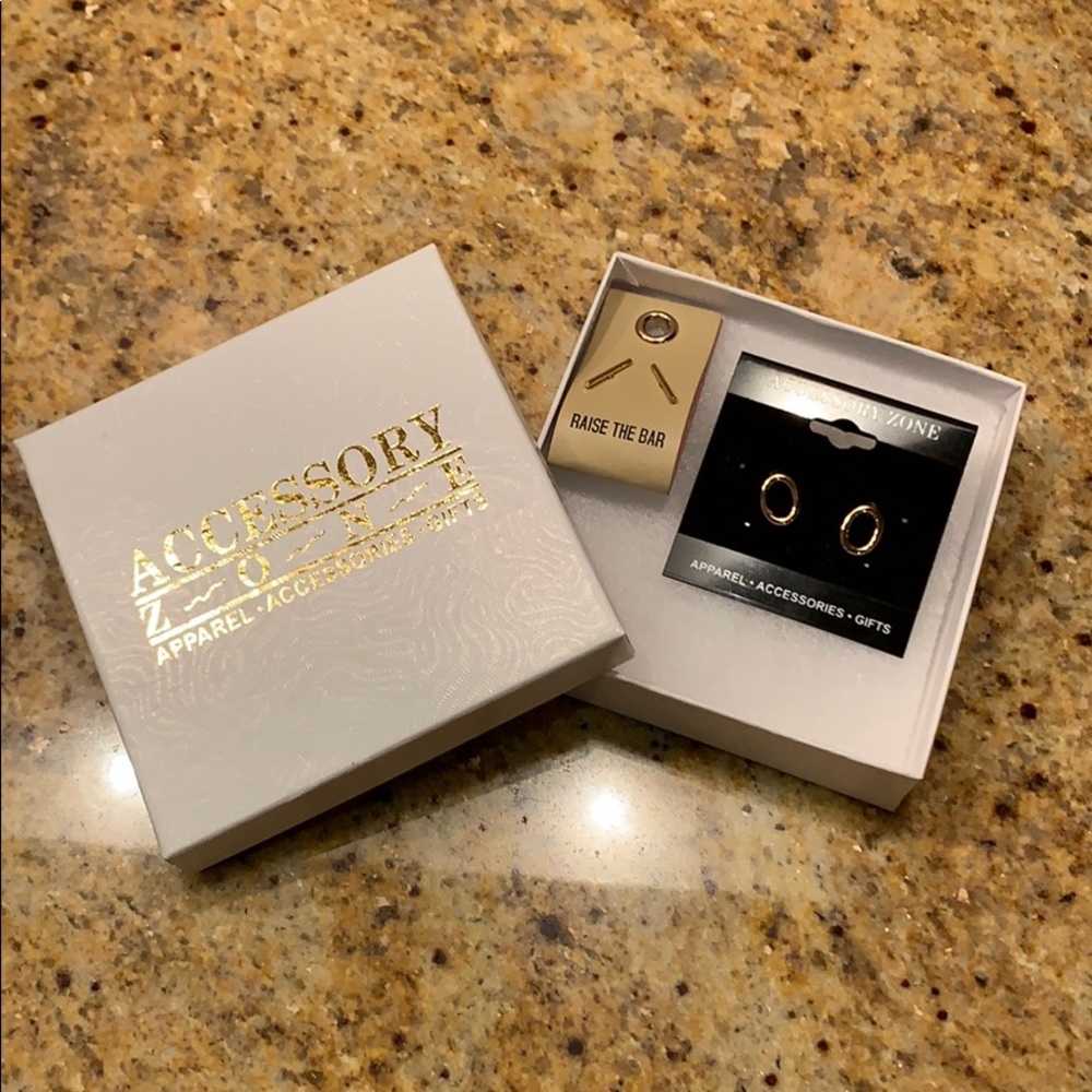 2 pair of gold stud earrings oval & raise the bar